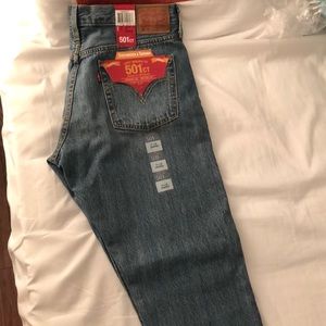 Levi’s Cropped Jeans